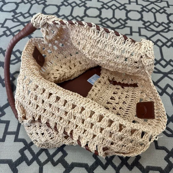 BCBG Woven Raffia Tote Bag Leather Handles Logo Patch Boho Vacation - Picture 8 of 16